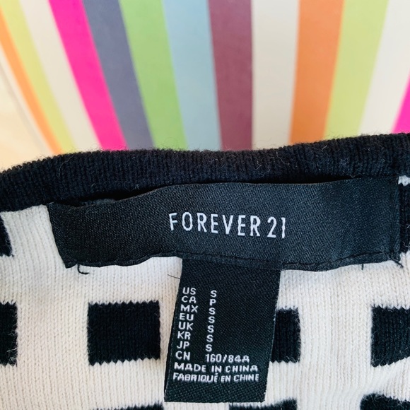 Forever 21 Square Print Cropped Knit Sweater - Picture 5 of 5